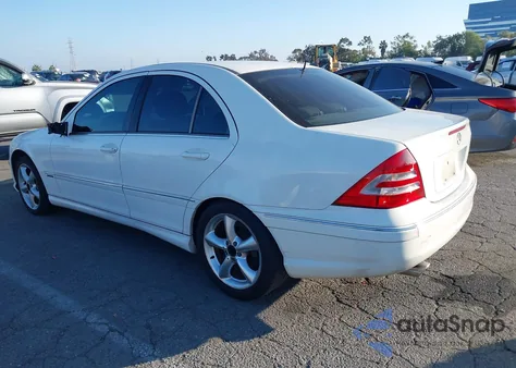 2006 Mercedes-Benz C 230 Sport из США, поврежденный, VIN WDBRF52H36A902424